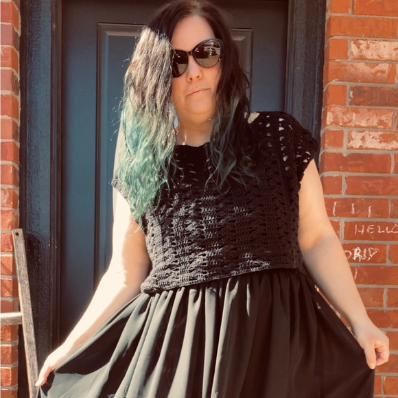 Hi! I am Em.J Threads, and I make crochet and knit creations! 💙 - Picture 1 of 1